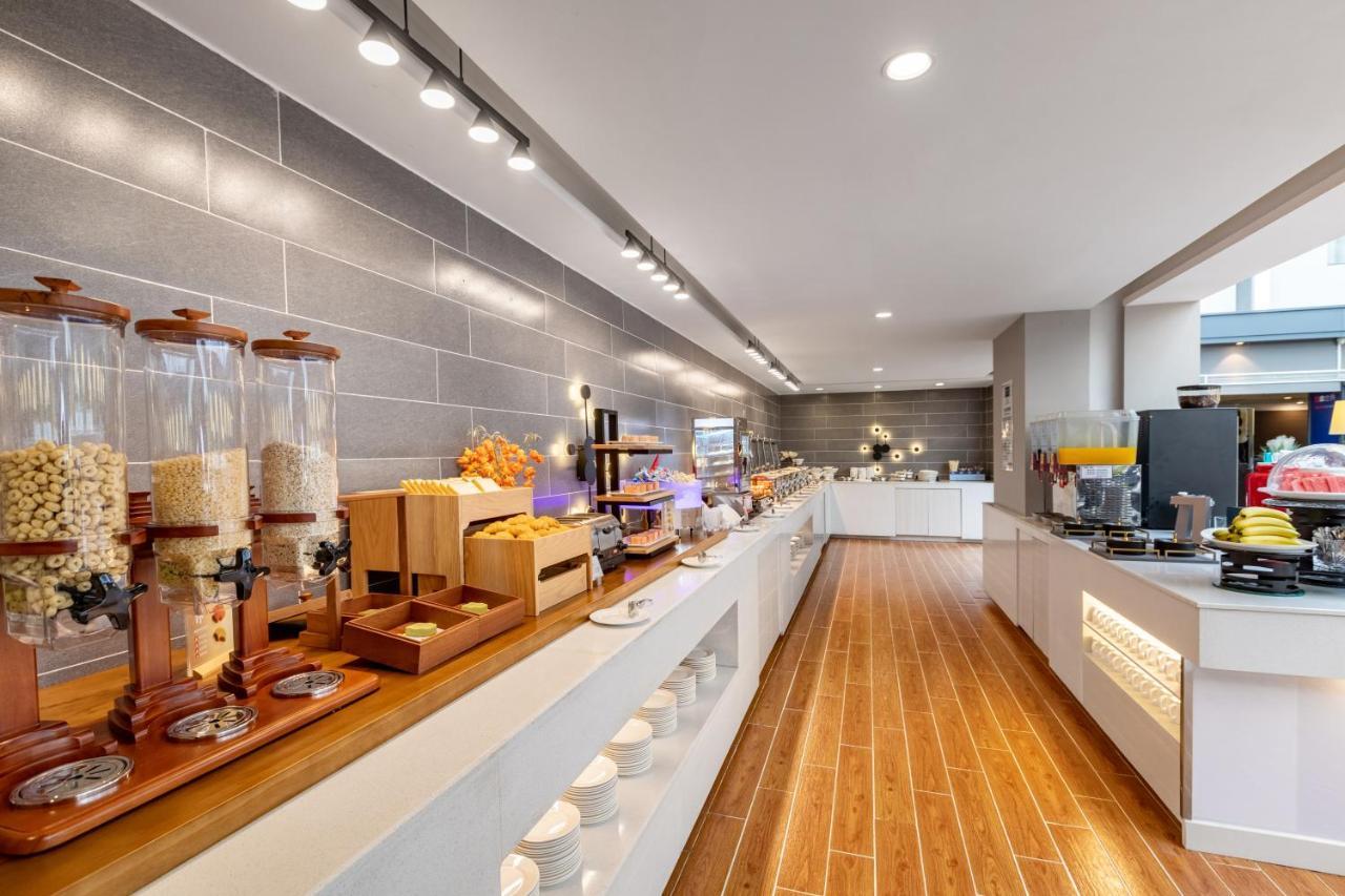 Holiday Inn Express Shenyang North Station By Ihg Exteriör bild