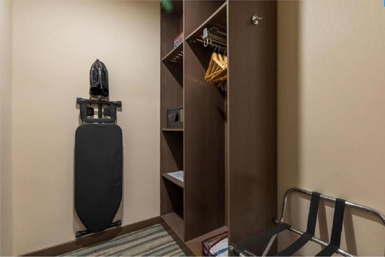 Holiday Inn Express Shenyang North Station By Ihg Exteriör bild