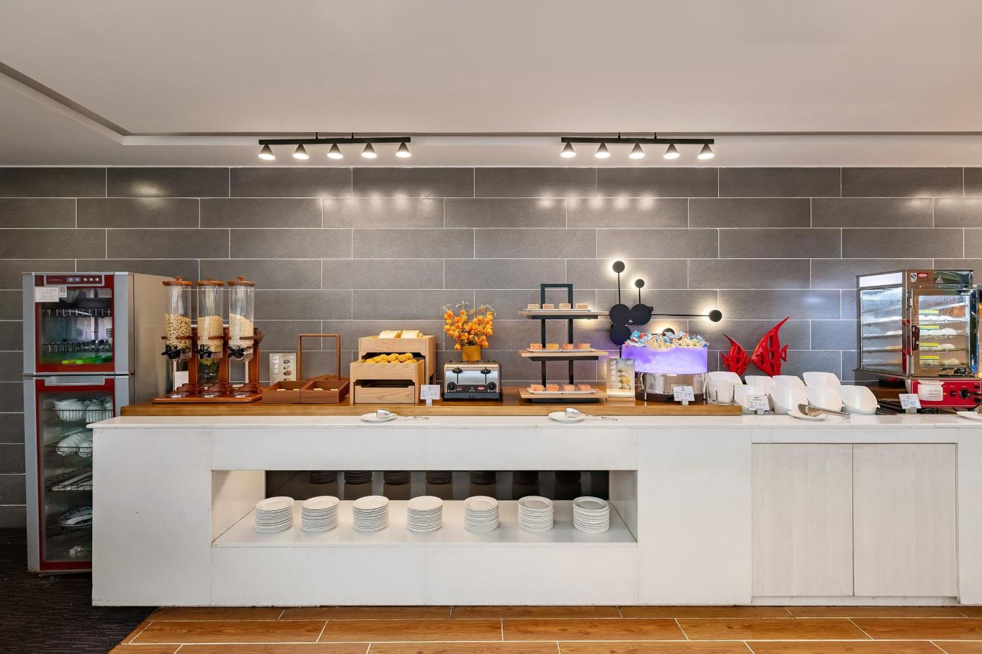 Holiday Inn Express Shenyang North Station By Ihg Exteriör bild