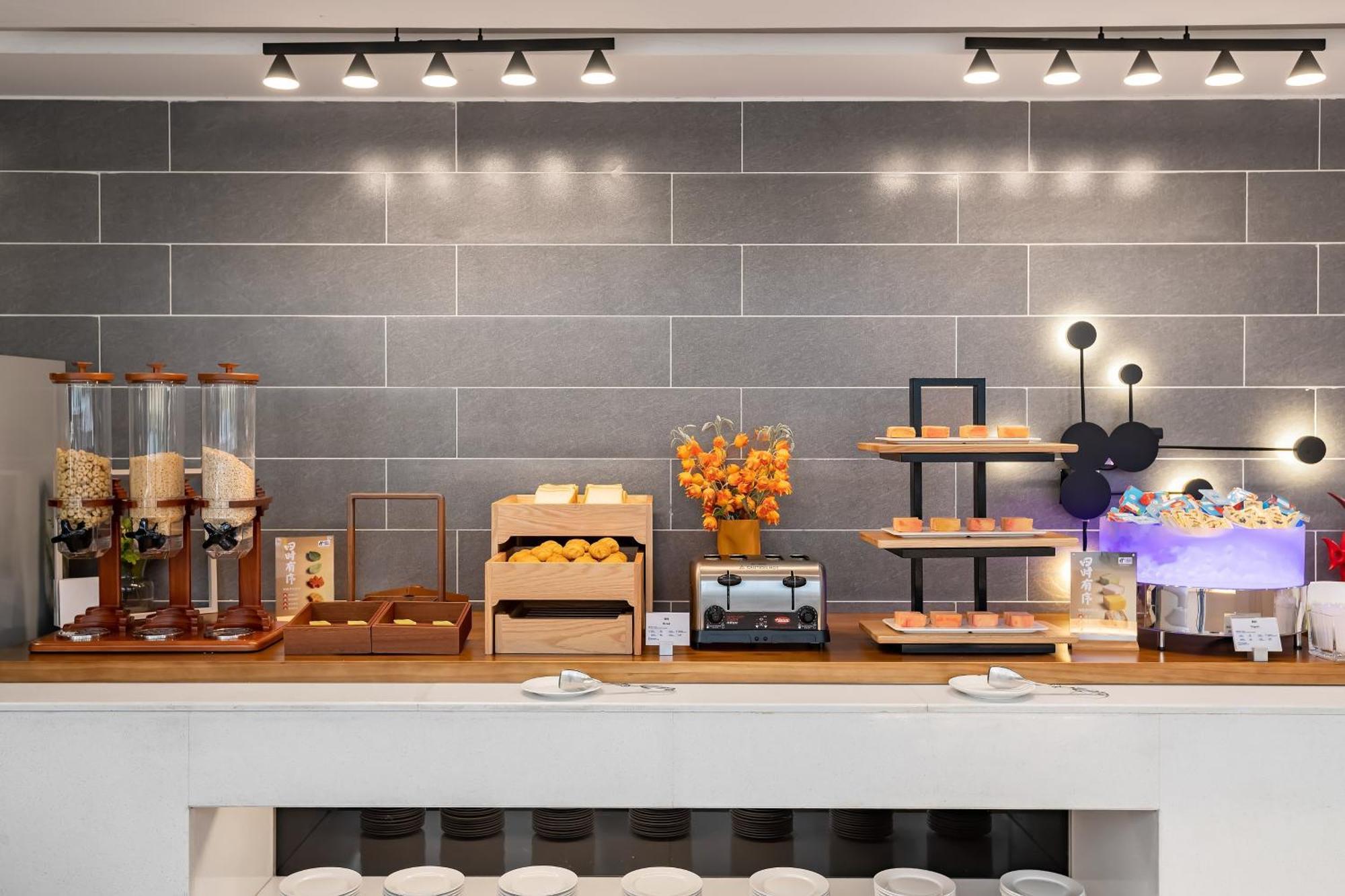 Holiday Inn Express Shenyang North Station By Ihg Exteriör bild