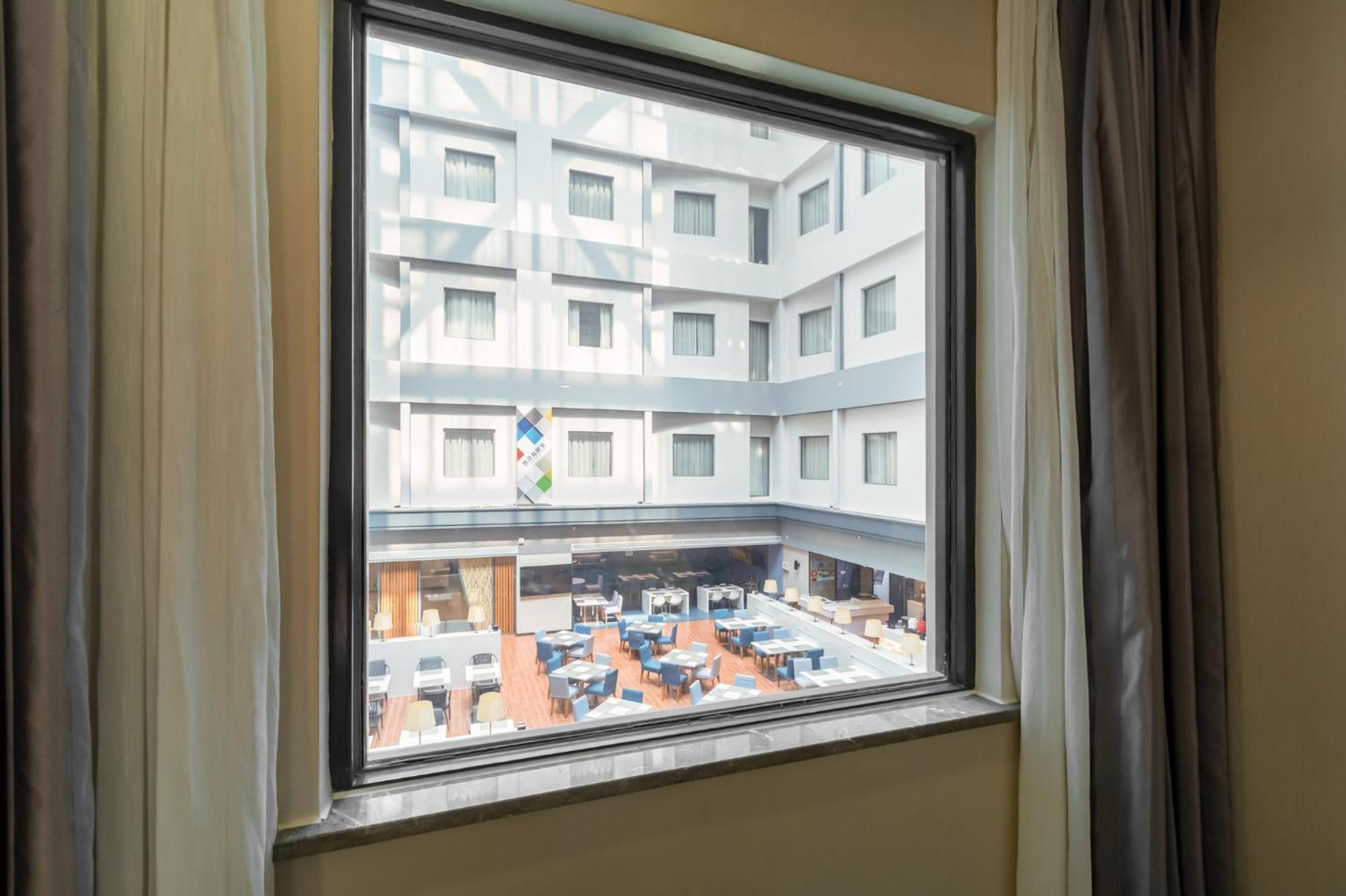 Holiday Inn Express Shenyang North Station By Ihg Exteriör bild